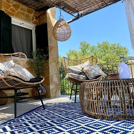 Villa Aspros - Traditionell, Ruhig Und Strandnah Liapades Bagian luar foto