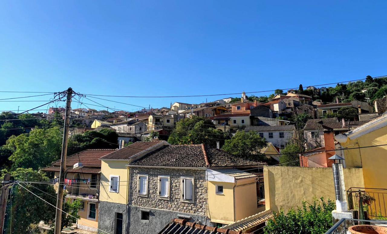 Villa Aspros - Traditionell, Ruhig Und Strandnah Liapades Bagian luar foto