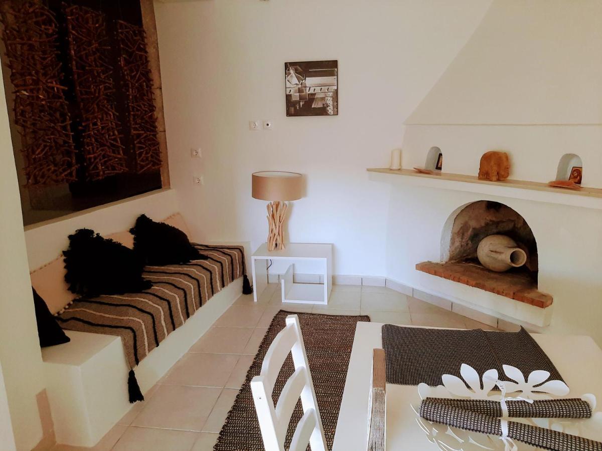 Villa Aspros - Traditionell, Ruhig Und Strandnah Liapades Bagian luar foto
