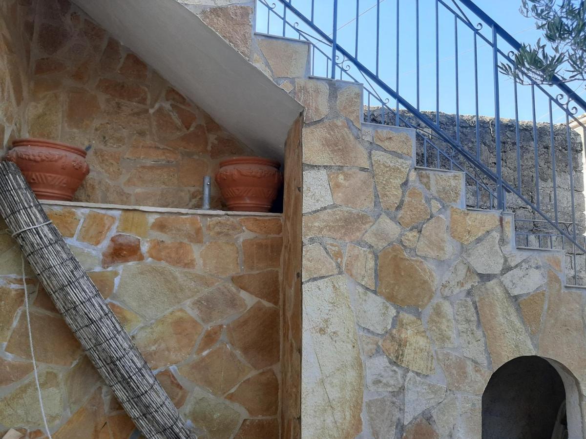 Villa Aspros - Traditionell, Ruhig Und Strandnah Liapades Bagian luar foto