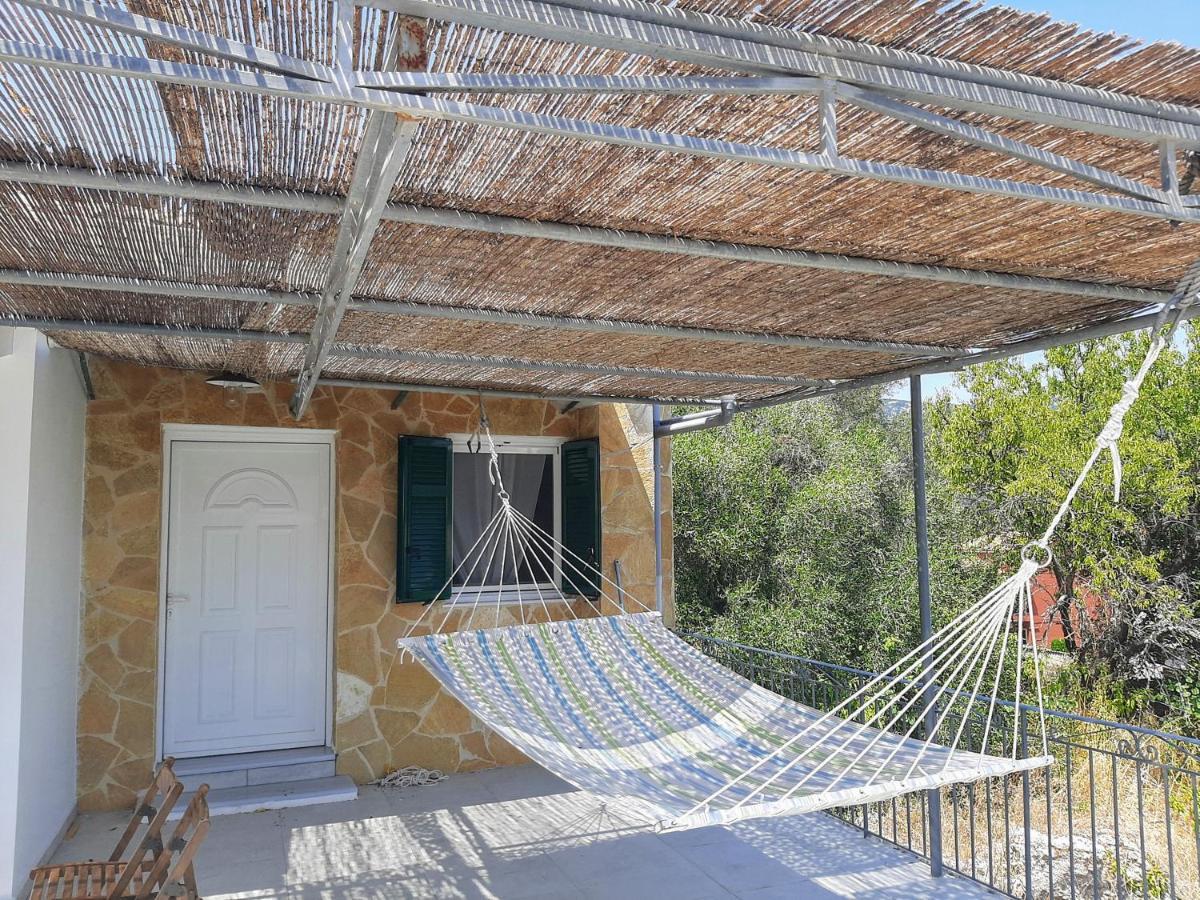Villa Aspros - Traditionell, Ruhig Und Strandnah Liapades Bagian luar foto