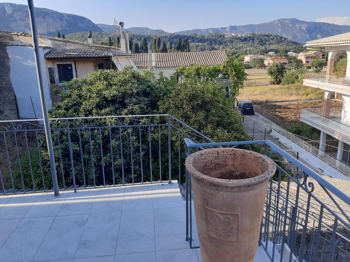 Villa Aspros - Traditionell, Ruhig Und Strandnah Liapades Bagian luar foto