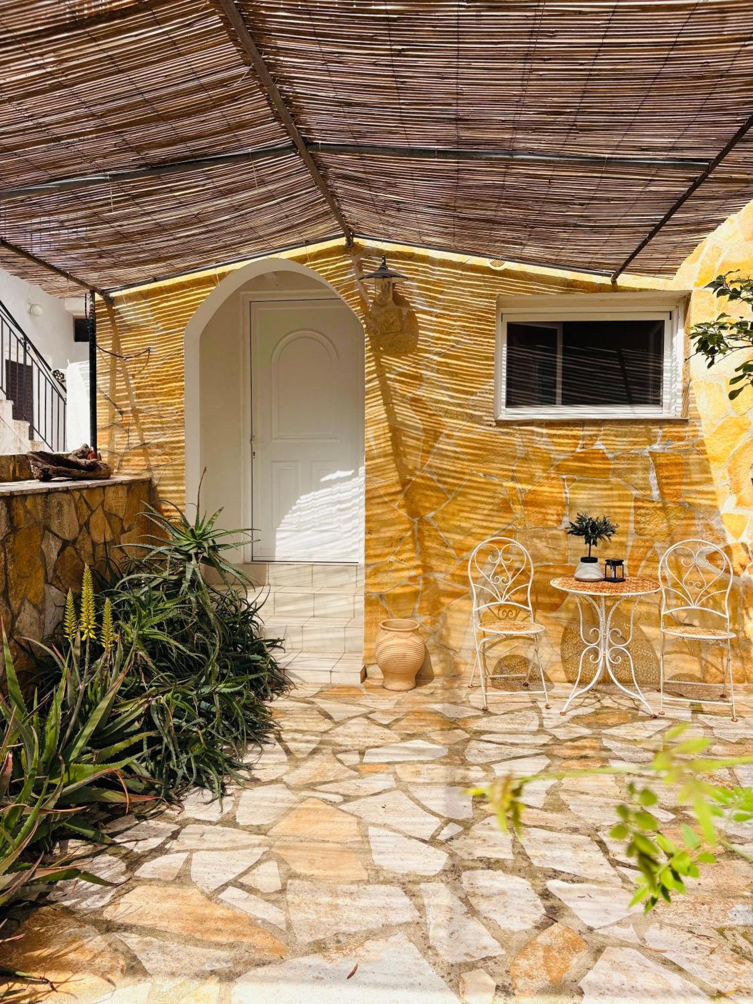 Villa Aspros - Traditionell, Ruhig Und Strandnah Liapades Bagian luar foto